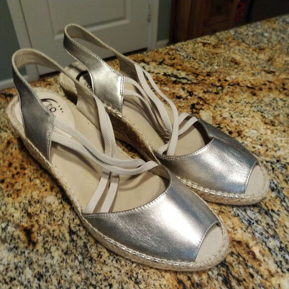 Abeo Sandals Womens 8 Narrow Espadrille Silver Leather Peep Toe Slingback Wedge - Picture 1 of 13